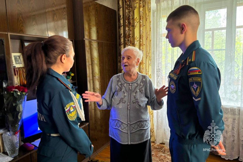 Личный состав Академии поздравил ветеранов труда, тружеников тыла с Днем Победы
